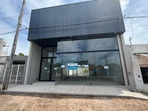 Amplio salón comercial