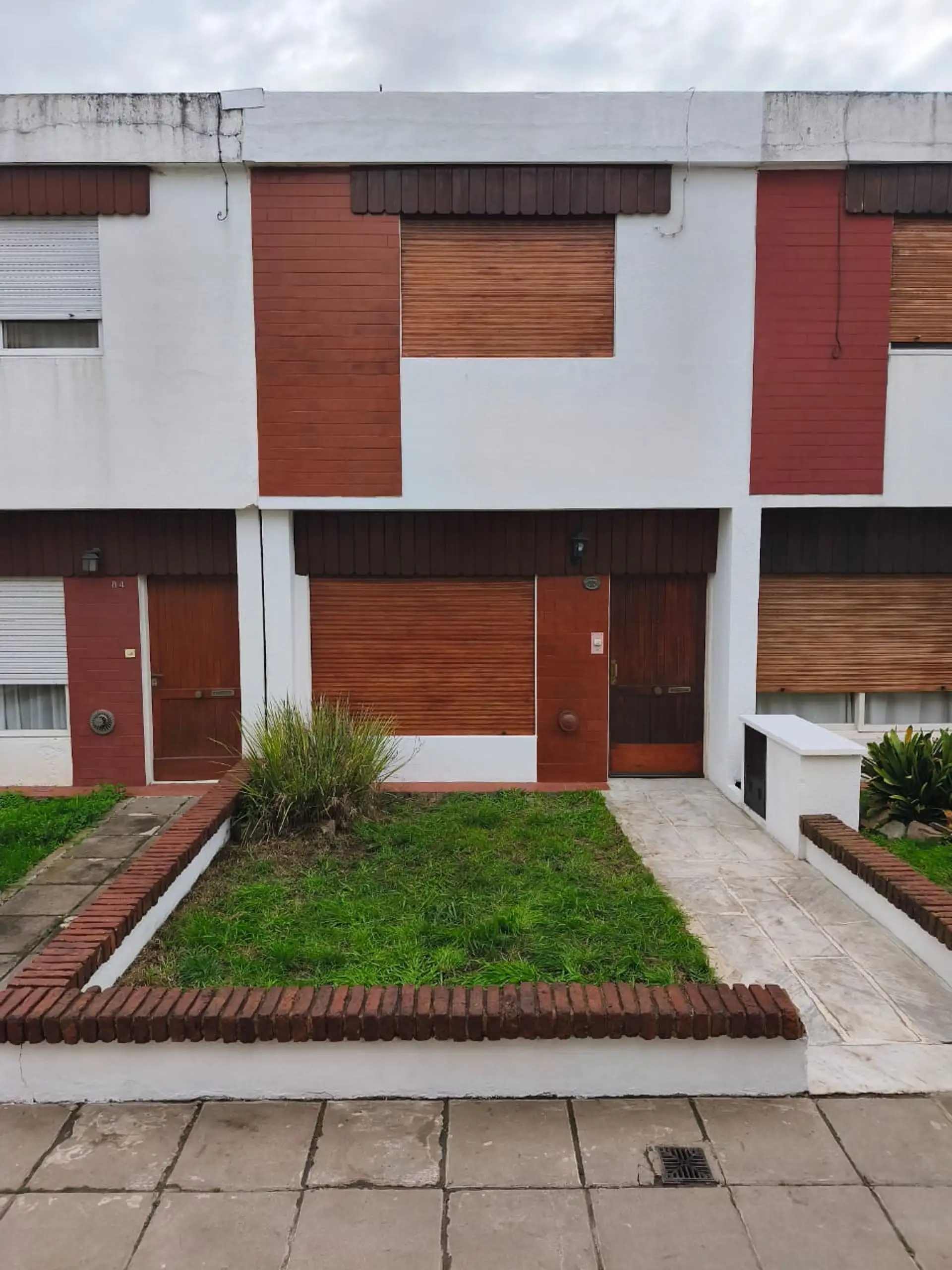 VENTA DEPARTAMENTO TIPO DUPLEX 3 DORM PATIO TANDIL