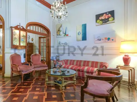 EN VENTA CASA DE 4 DORMITORIOS CON COCHERA, TERRAZA Y PARRILLA MEXICO AL 4200