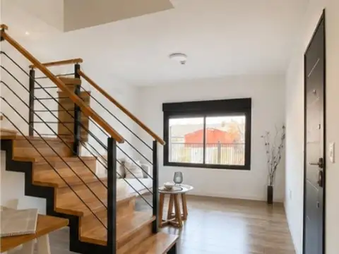 Casa en Alquiler con 1 cochera
