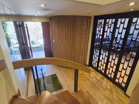 Casa 8 ambientes con 5 baños