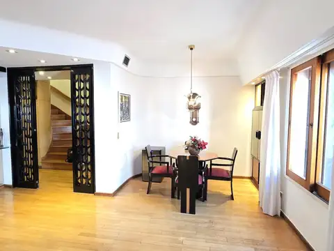 V. del Parque, Casa de Categ. 5 Dor, Hermoso Jardin y Pulmon de Manzana