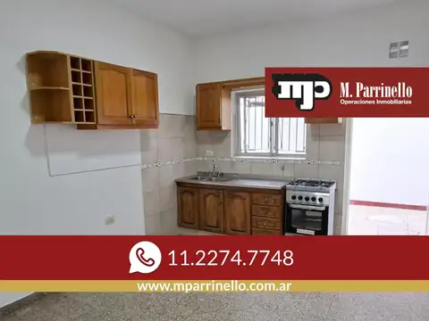 Amplio PH de 3 ambientes con patio y cochera en Villa Martelli- En alquiler