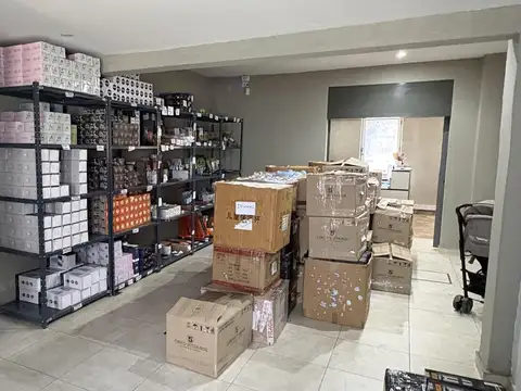 Oficina 14 ambientes con 3 baños