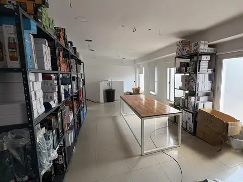 Alquiler, Oficina, 14 Ambientes, Patio, Jardin, Piscina, Parrila, 2 Cocheras, Ituzaingo Centro