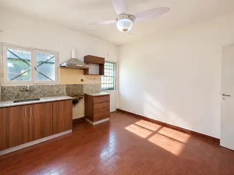 Casa en Alquiler con 3 cocheras