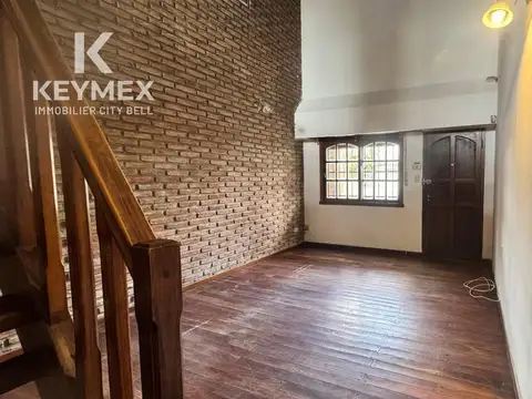 Casa en Alquiler con 2 cocheras