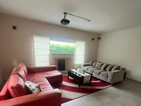 Casa 5 ambientes con 2 baños