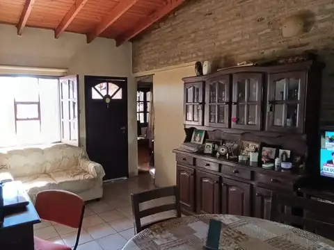 Casa 4 ambientes con 1 baño