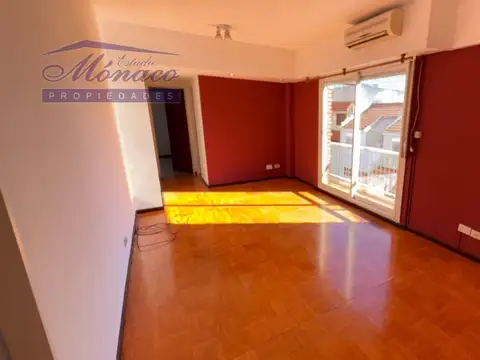 S/Piso 3 amb cochera cubierta. Cfte. Con balcón.