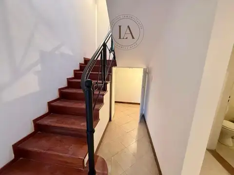 Casa en Venta con 3 cocheras