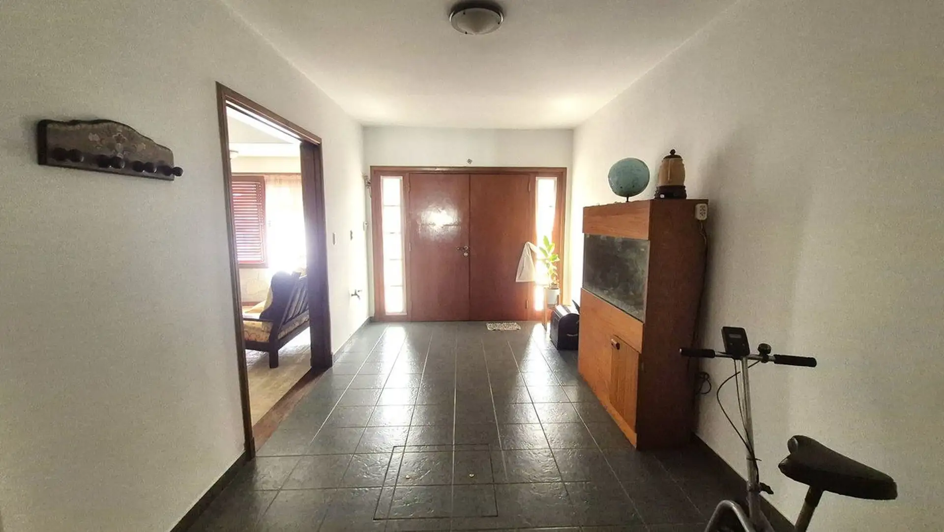 Chalet 5 Amb. con Quincho, Garage Doble y Jardín