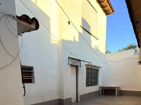 DEPARTAMENTO 2 AMB PLANTA BAJA CON COCHERA Y PATIO