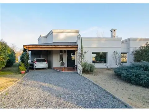 Casa en Venta, 4 ambientes, 232m2 totales en barrio Santa Catalina de Lujan