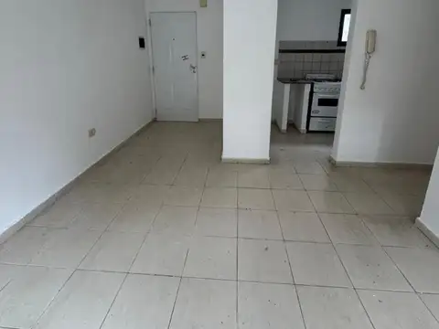 117 E/ 76 Y 77 , Piso pb