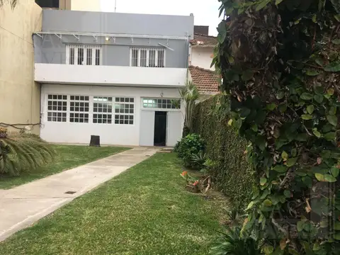 Local - Galpon-Olivos-Golf * Varios Rubros*