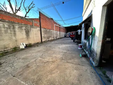 ALQUILER - GALPON CON OFICINA - 300 METROS - MERLO NORTE