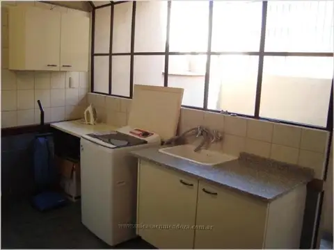 Casa 6 ambientes con 5 baños