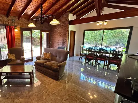 Chalet 5 ambientes piscina Ituzaingo venta dos lotes