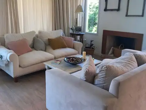 Casa en Alquiler Temporal con 2 cocheras