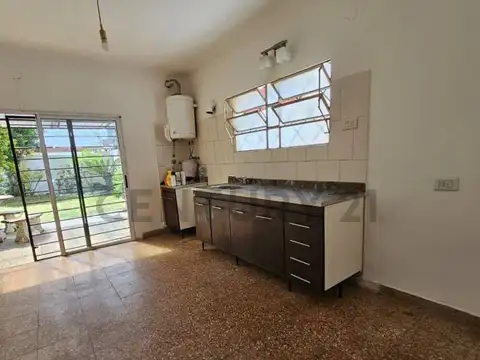 Casa en Venta en Ensenada de dos dormitorios Apta Banco