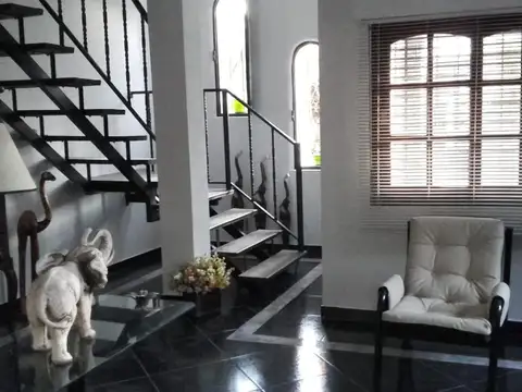 ORR. Venta de casa en excelente estado con 2 dptos