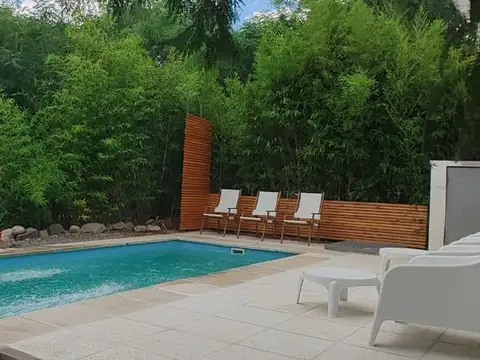 Casa 11 ambientes con 5 baños