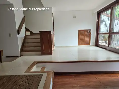 Casa en Alquiler con 4 cocheras