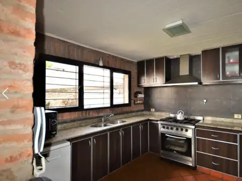 Casa 5 ambientes con 3 baños