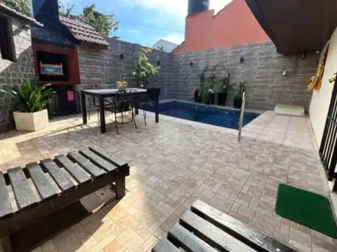 Casa en alquiler - 3 Dormitorios 3 Baños - Mar Del Plata