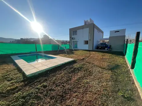 Casa 4 ambientes con 2 baños