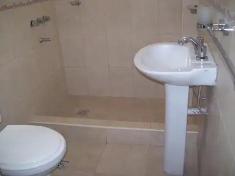 Hermoso PH al frente de 3 ambientes con terraza y parrilla