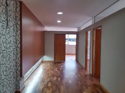 Oficina alquiler 80 m2 2 cocheras en Bureau Leloir Ituzaingó