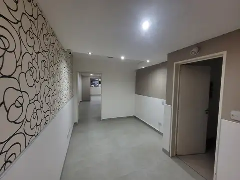 Oficina alquiler 80 m2 2 cocheras en Bureau Leloir Ituzaingó