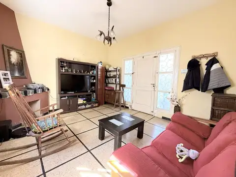 Casa 4 ambientes con 1 baño