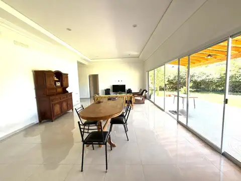Casa 5 ambientes con 2 baños