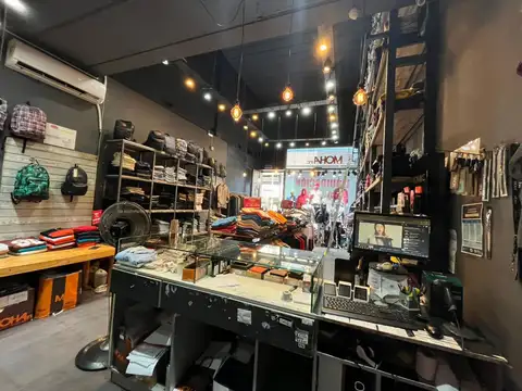 Local en excelente zona comercial de grandes dimensiones 