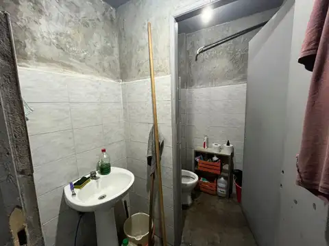 Local en excelente zona comercial de grandes dimensiones 