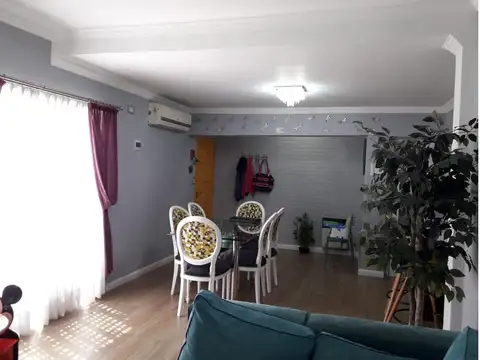 AMPLIO Y MODERNO PH DE 3 AMBIENTES CON  PATIO.