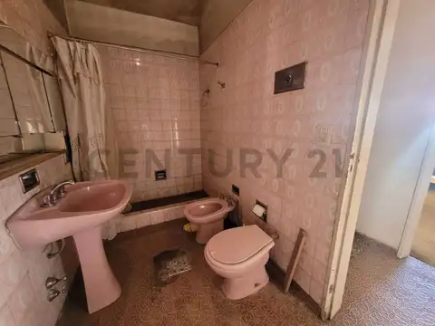 Casa 5 ambientes con 1 baño