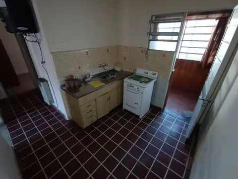 Casa 6 ambientes con 1 baño