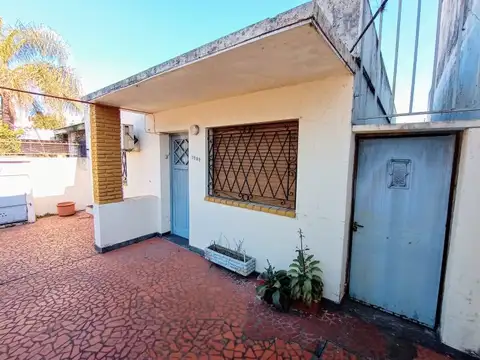 ITURRASPE  3981  -  2 DORMITORIOS - CON PATIO Y RETIRO DELANTERO