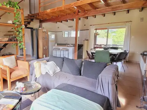 Casa 4 ambientes con 2 baños