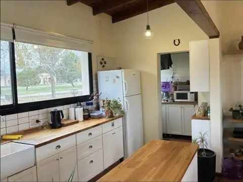 Casa 4 ambientes con 2 baños