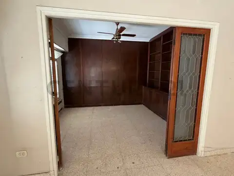 Casa 7 ambientes con 2 baños