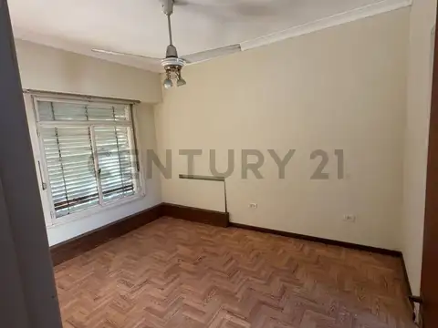 Casa en Alquiler con 1 cochera