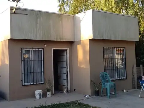 Casa en venta - 2 Dormitorios 1 Baño - 300Mts2 - Los Sauces, General Rodríguez