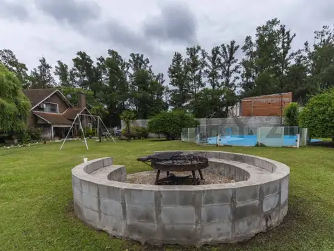 Casa en Venta con 2 cocheras