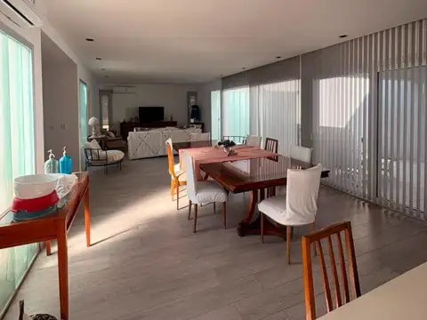 Casa en Alquiler Temporal con 1 cochera
