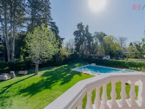 Casa en Venta con 3 cocheras